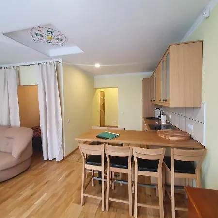 Hot Ernestines Iela 7-7 Enjoy The Feel Of And History! *